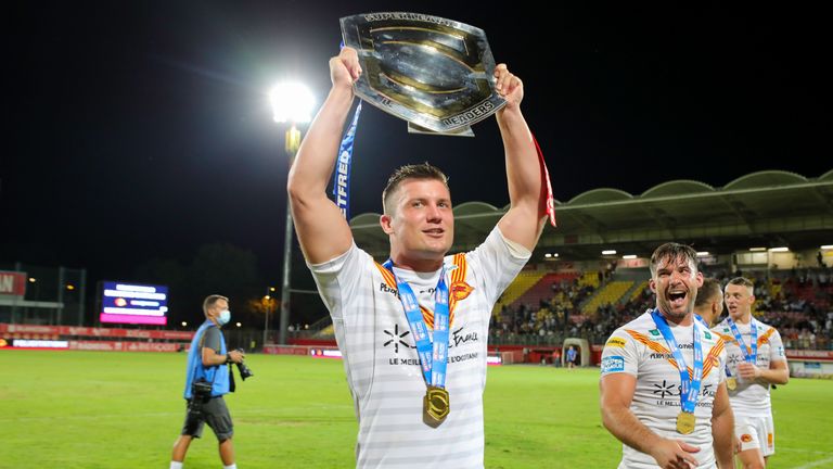 Josh Drinkwater lifts the League Leaders' Shield with Catalans in 2021