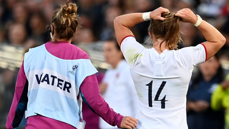 Former England international Vicky Fleetwood says England would 'absolutely' win the Rugby World Cup final had Lydia Thompson not been shown a red card. 