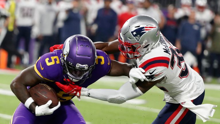 Cousins throws three TDs as Vikings sink Pats | Jefferson breaks Moss record
