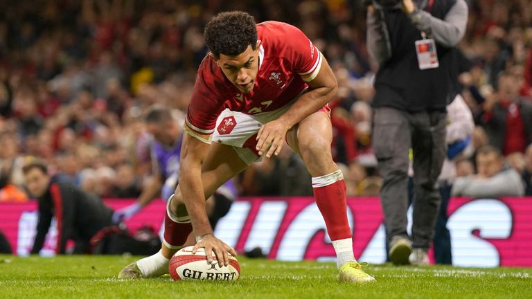 Wing Rio Dyer got over for Wales' fourth try after Australia had been reduced to 13 men 