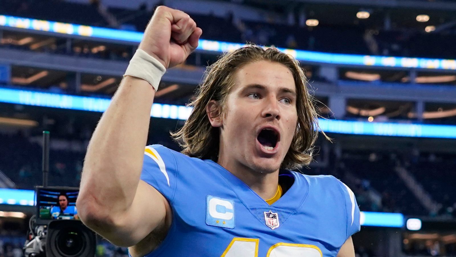Los Angeles Chargers: Justin Herbert 2 – Play Action Customs