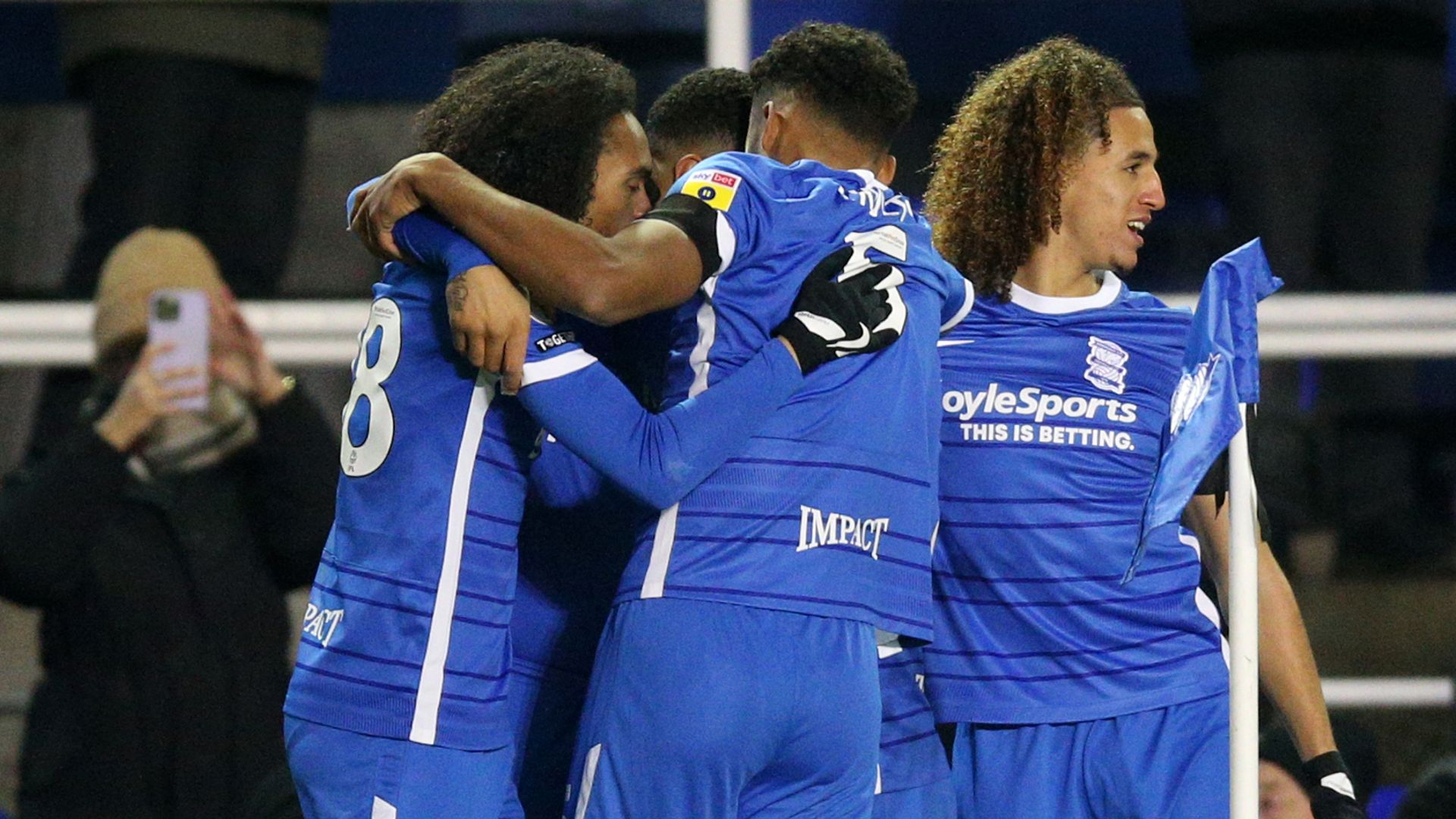 Deeney double steers Birmingham past Reading