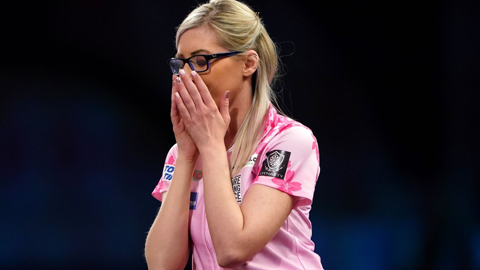 Sherrock suffers World Darts Championship exit; RvB makes winning start