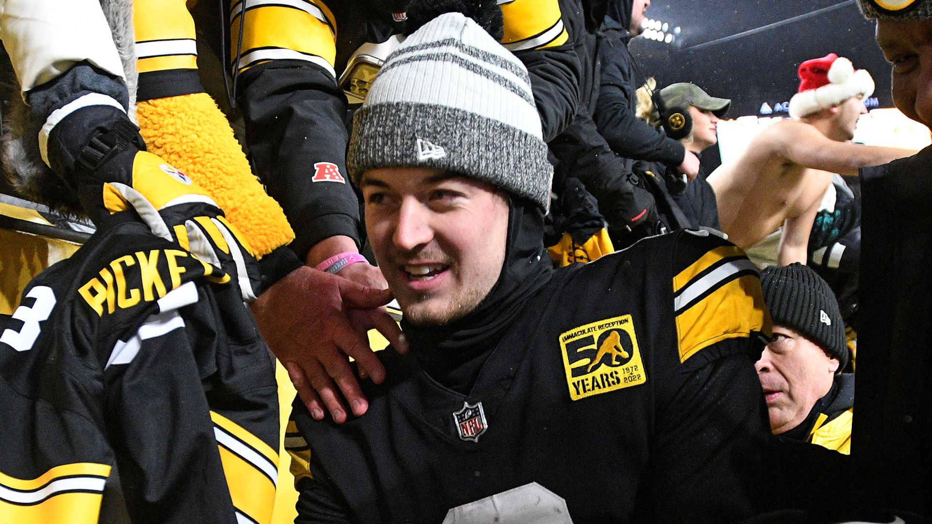 Pickett leads Steelers to late win over Raiders on emotional night