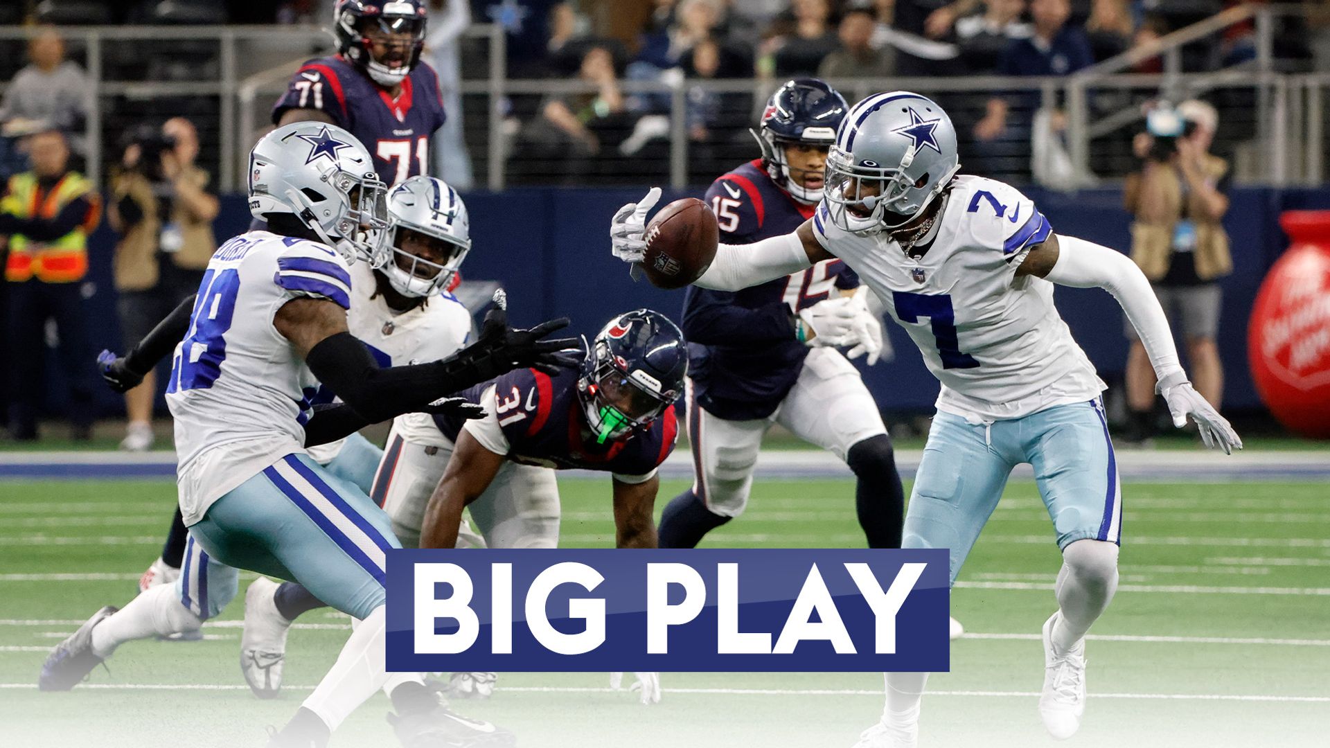 Diggs comes up with crucial fumble-takeaway