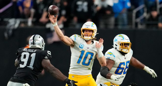 Carr-Adams connection rallies Raiders past Chargers 27-20