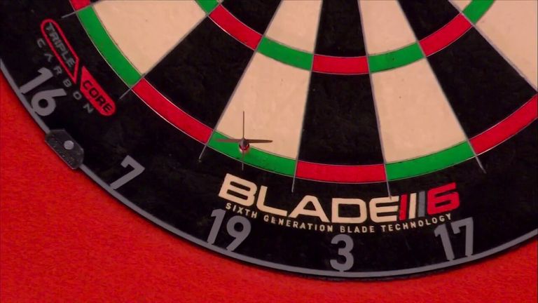 Labanauskas sacó este enorme 158 checkout durante su victoria sobre John O'Shea