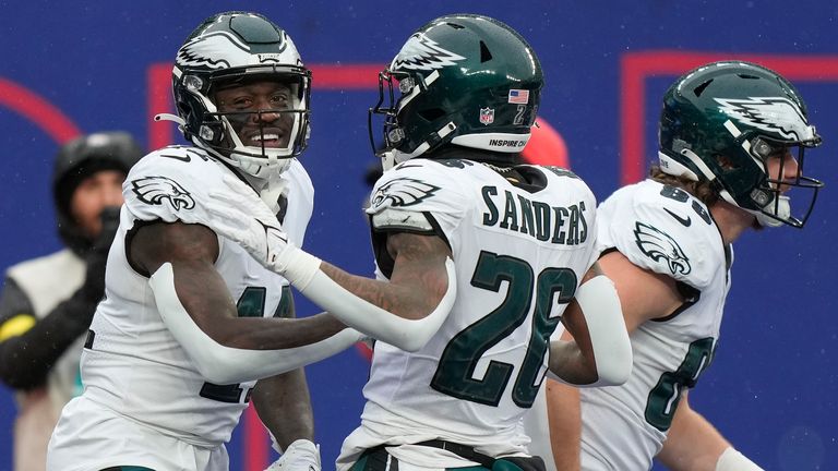 Can the Philadelphia Eagles clinch the No 1 seed in the NFC with a victory at home over the New York Giants?