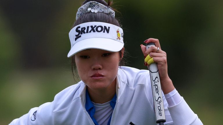 Grace Kim holds a two-shot advantage in the women's competition 