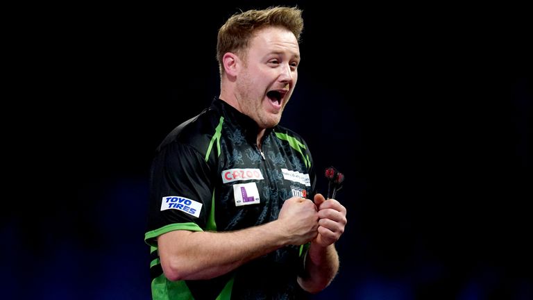 Jim Williams menyingkirkan beberapa pemenang utama James Wade dengan kaget di Worlds