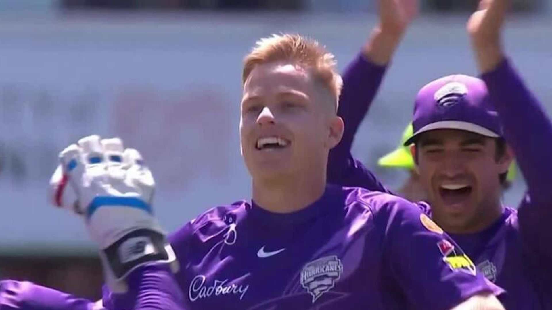 'Bowled!' Ellis takes hat-trick against Sydney Thunder!