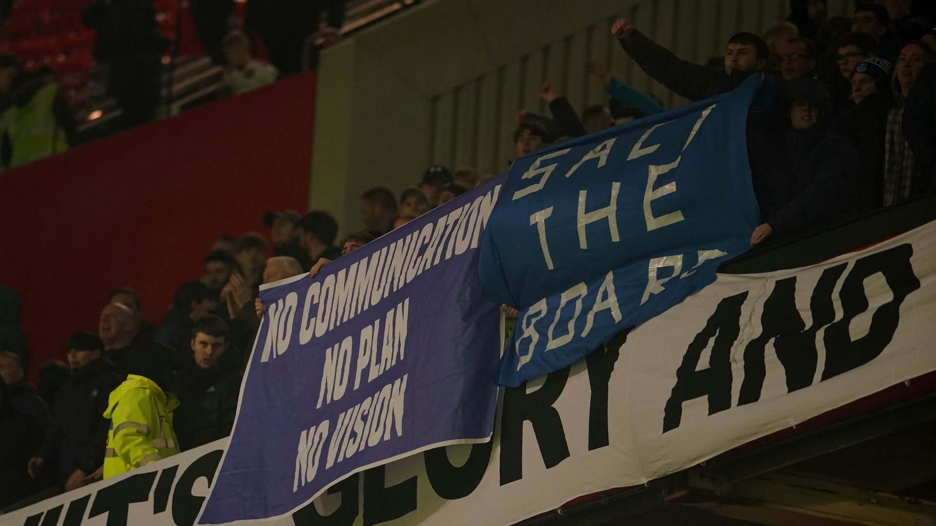'There's no foundation!' - Emotional Campbell on Everton's troubles