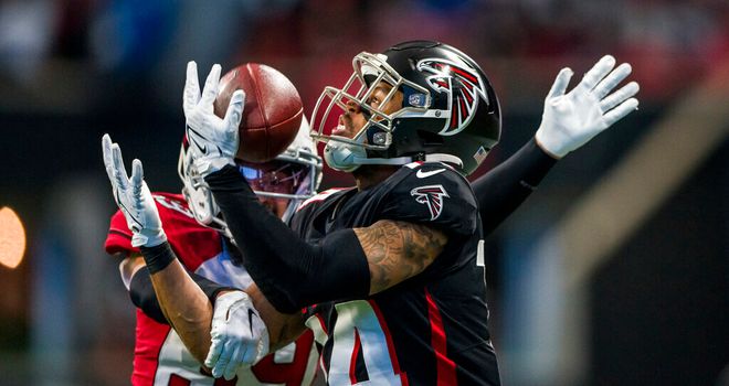 Tampa Bay Buccaneers wide receiver Mike Evans (13) makes a catch in front  of New Orleans Saints cornerback Marshon Lattimore (23) on a two-point  conversion during the second half of an NFL