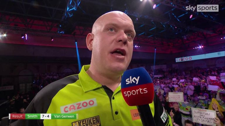 Michael van Gerwen elogió a Michael Smith después de perder la final del Campeonato Mundial. 