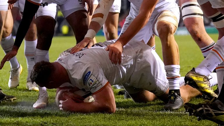 Dewi Lake scored Ospreys' first try but was later forced off due to injury