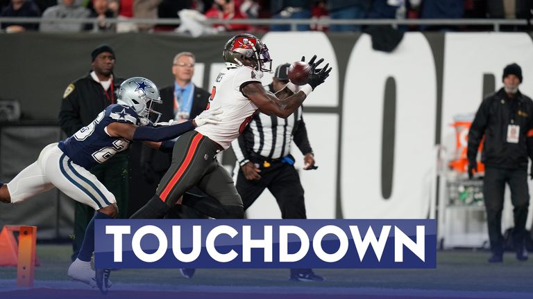 NFL veterans Brady and Julio Jones connect on this brilliant play to finally put the Tampa Bay Buccaneers on the scoreboard