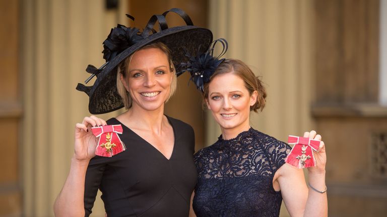 Kate et Helen ont reçu des MBE après avoir aidé l'équipe GB à remporter l'or en 2016