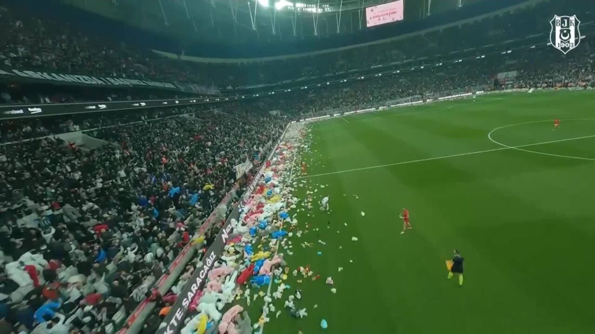 Besiktas fans donate thousands of toys for earthquake victims