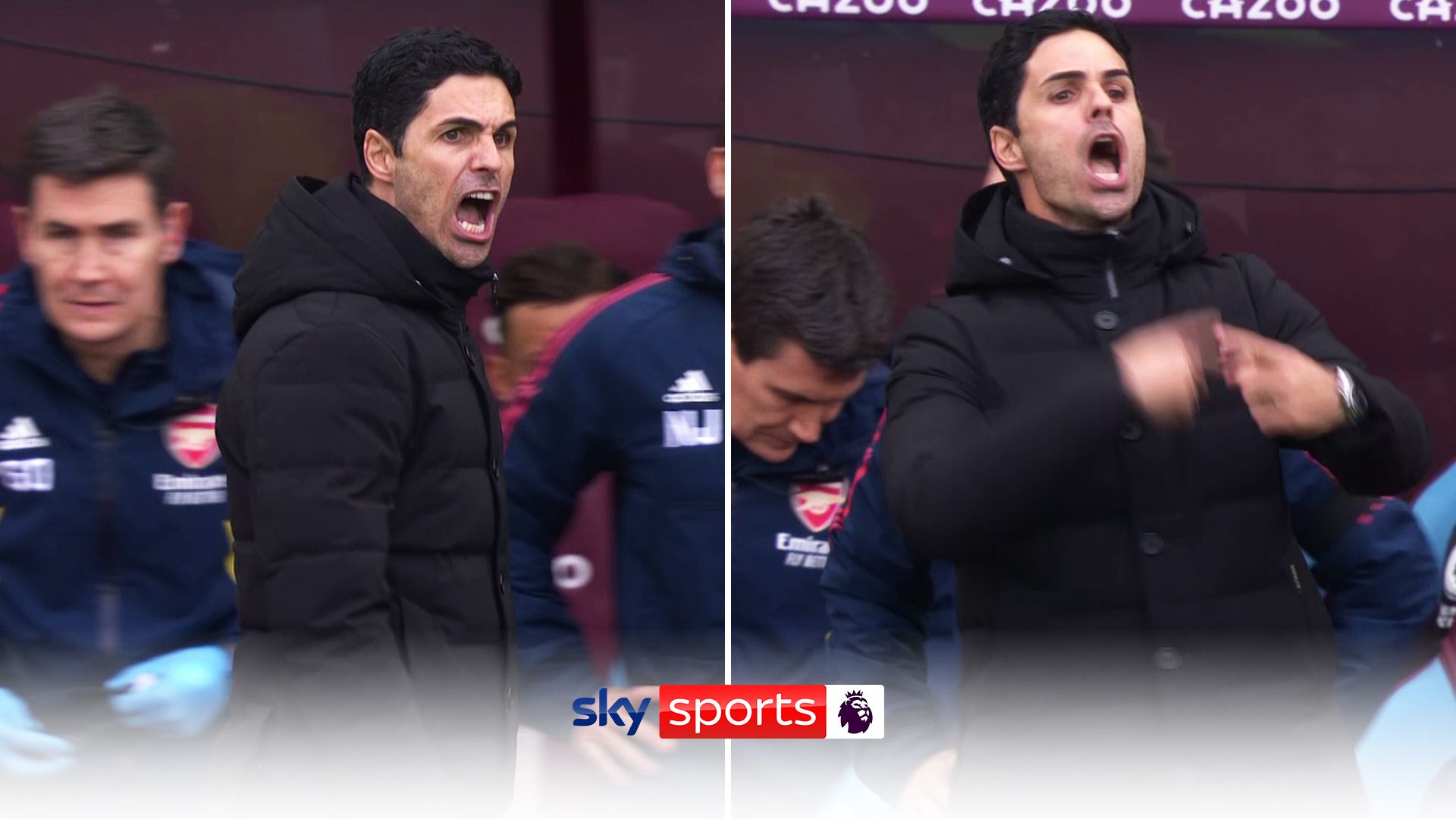 Furious Arteta mocks referee! | 'He's not happy!'