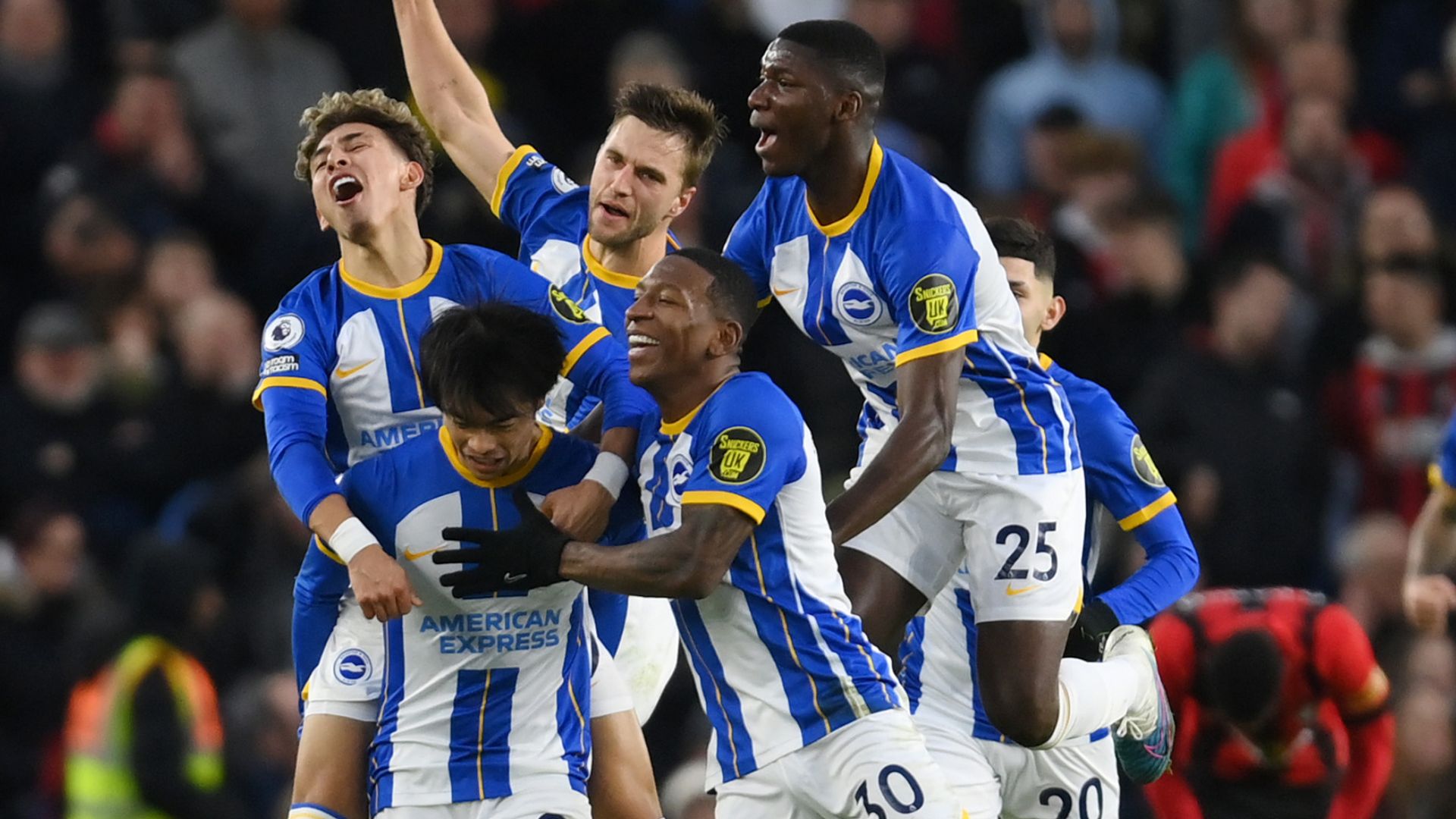 Mitoma strikes late to keep Brighton flying high