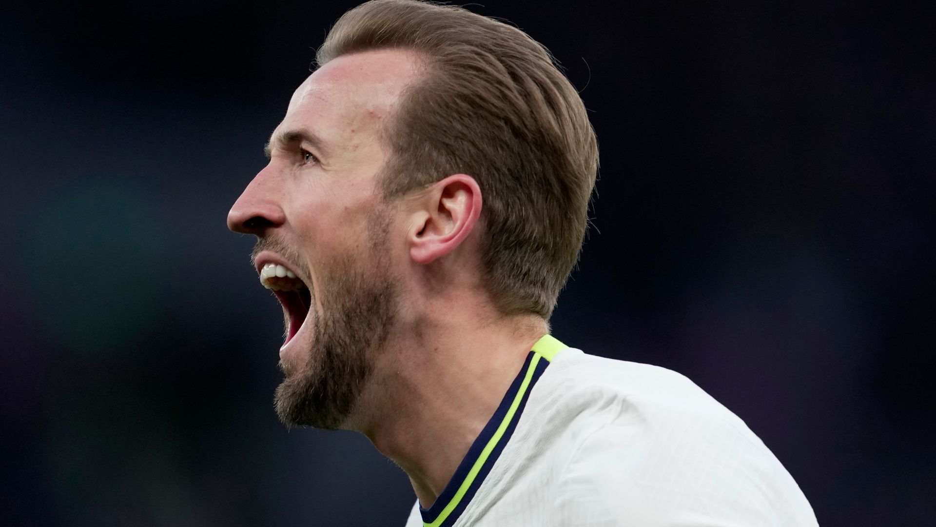 Kane breaks Greaves' scoring record as Spurs help Arsenal by beating City