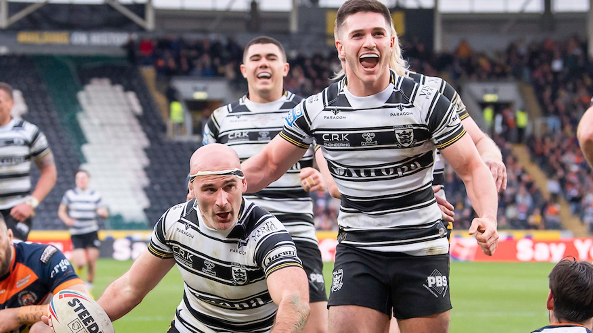 Hull FC hold off Castleford Tigers fightback for victory