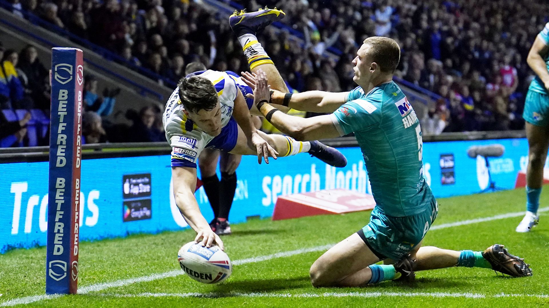 Seven-try Wolves storm to opening-night win over Rhinos