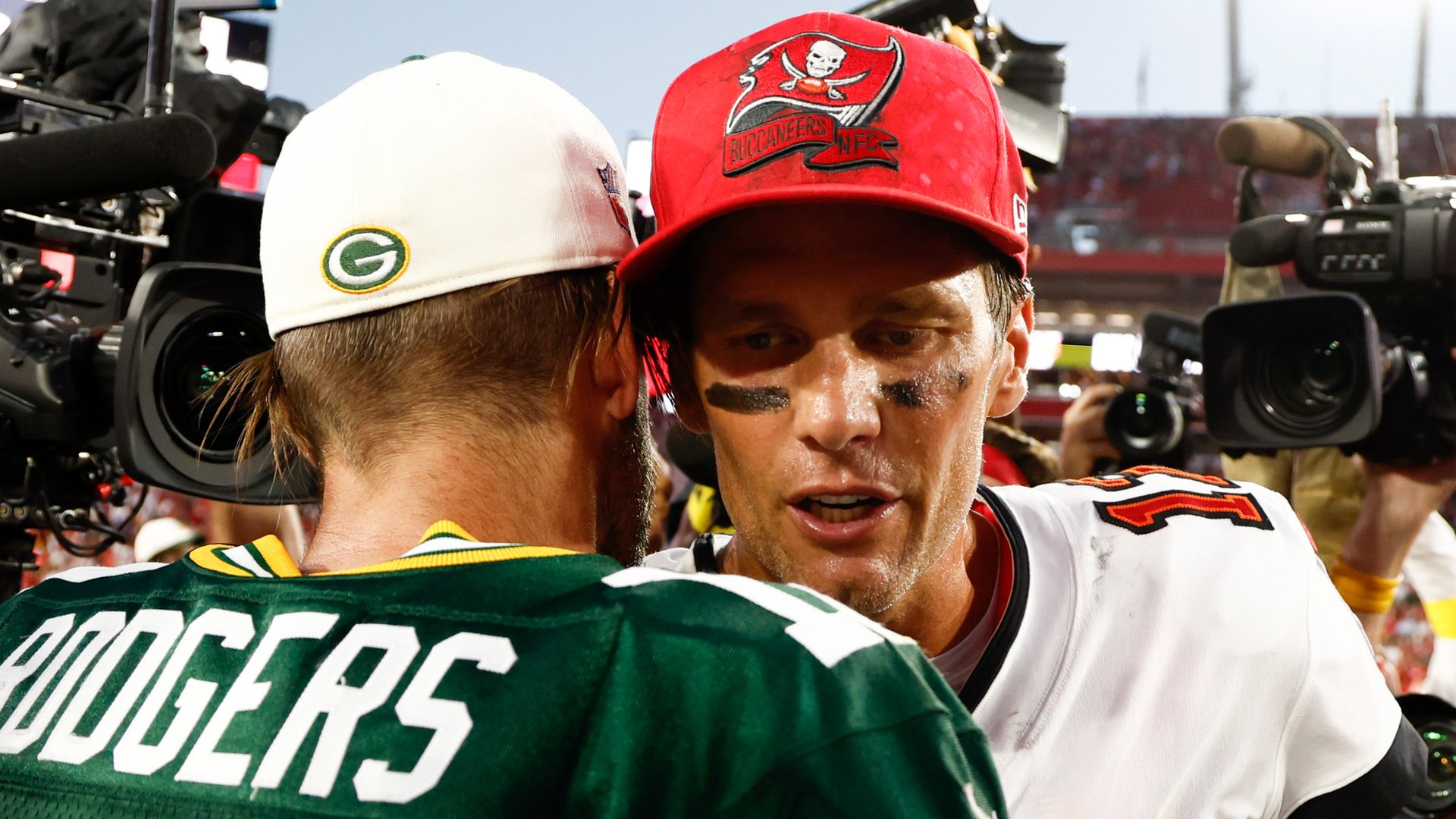 Brady hopes Rodgers doesn't retire | Packers QB 'one of the greats'