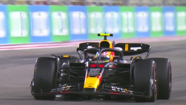 Sergio Perez melakukan putaran tercepat pengujian pada ban C4 di Red Bull-nya