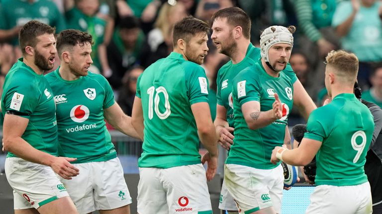 Mack Hansen celebrates with team-mates after scoring Ireland's fourth try 