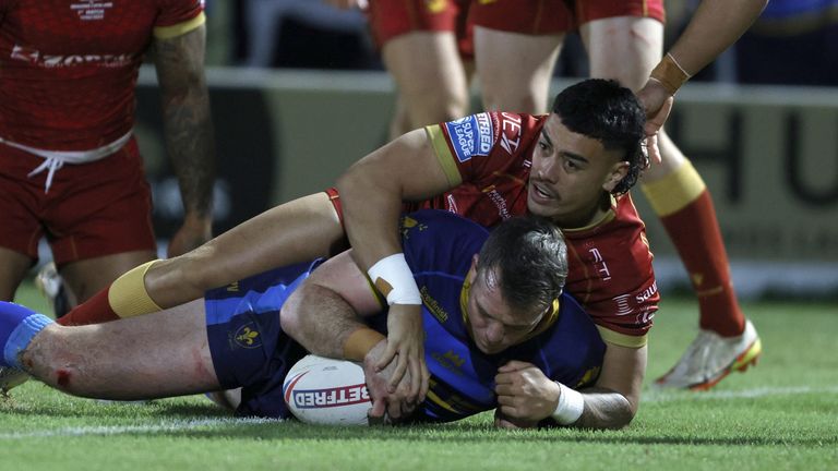 Highlights of the Betfred Super League clash between Wakefield Trinity and Catalan Dragons. 