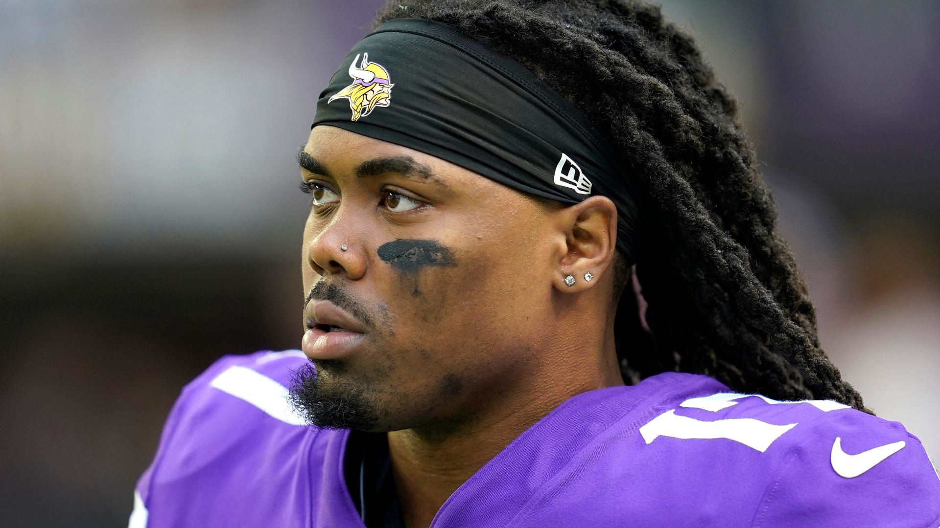 Vikings receiver Osborn saves man from burning car
