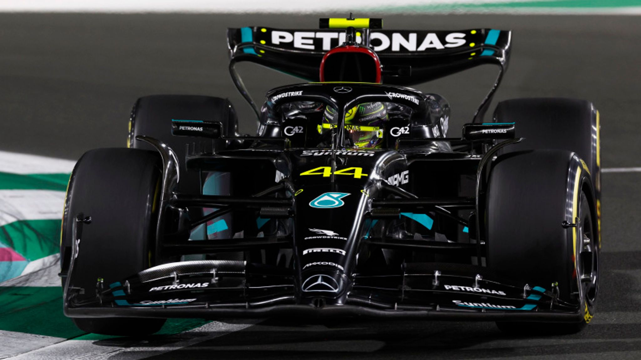 F1: Mercedes vai continuar a evoluir W14