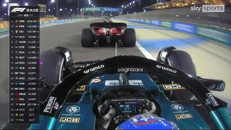 Fernando Alonso a dépassé la paire Mercedes de George Russell et Lewis Hamilton avant de dépasser Carlos Sainz de Ferrari pour terminer troisième au Grand Prix de Bahreïn