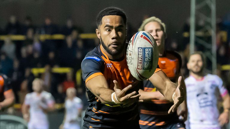 Castleford's Jason QareQare juggles the ball in his own goal area (Photos: Allan McKenzie/SWpix.com)