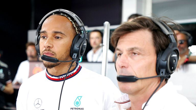 38 yaşında olmasına rağmen Mercedes patronu Toto Wolff, Lewis Hamilton'ın en az dört yıl daha sporda kalabileceğine inanıyor.
