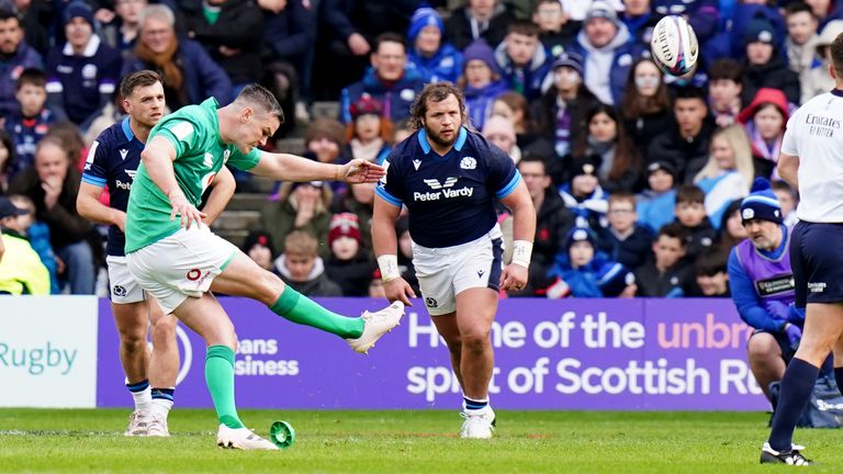 Ireland skipper Johnny Sexton opened the scoring with a penalty in the 13th minute 