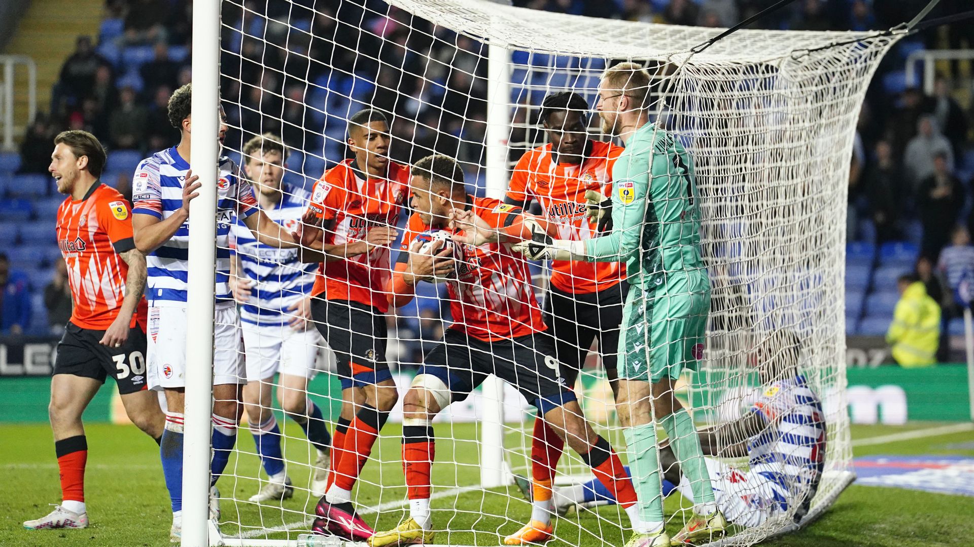 Carroll red costs Reading as Luton earn late point