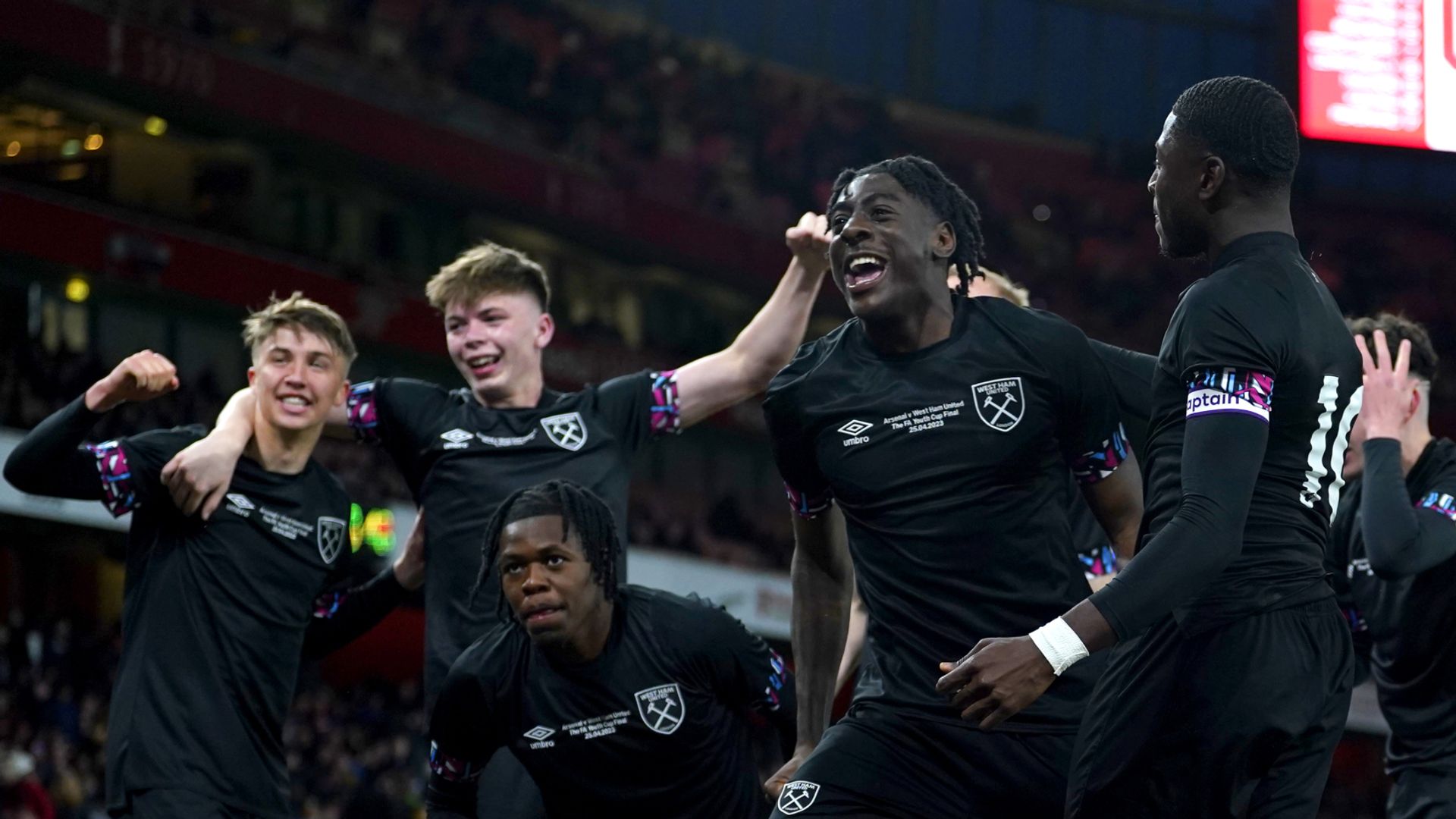West Ham thrash Arsenal to win FA Youth Cup for first time since 1999