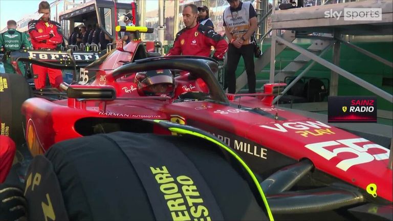 Carlos Sainz furioso por recibir una sanción de cinco segundos por provocar un choque con Fernando Alonso