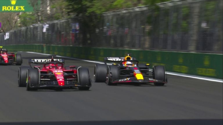 Max Verstappen dan Fernando Alonso melakukan overtake setelah safety car restart di GP Azerbaijan