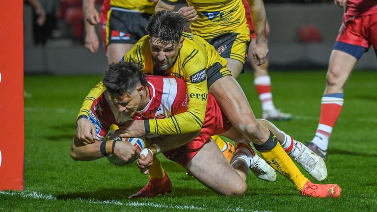 L'essai de Shane Wright en seconde période a aidé à assurer la victoire de Salford sur Castleford