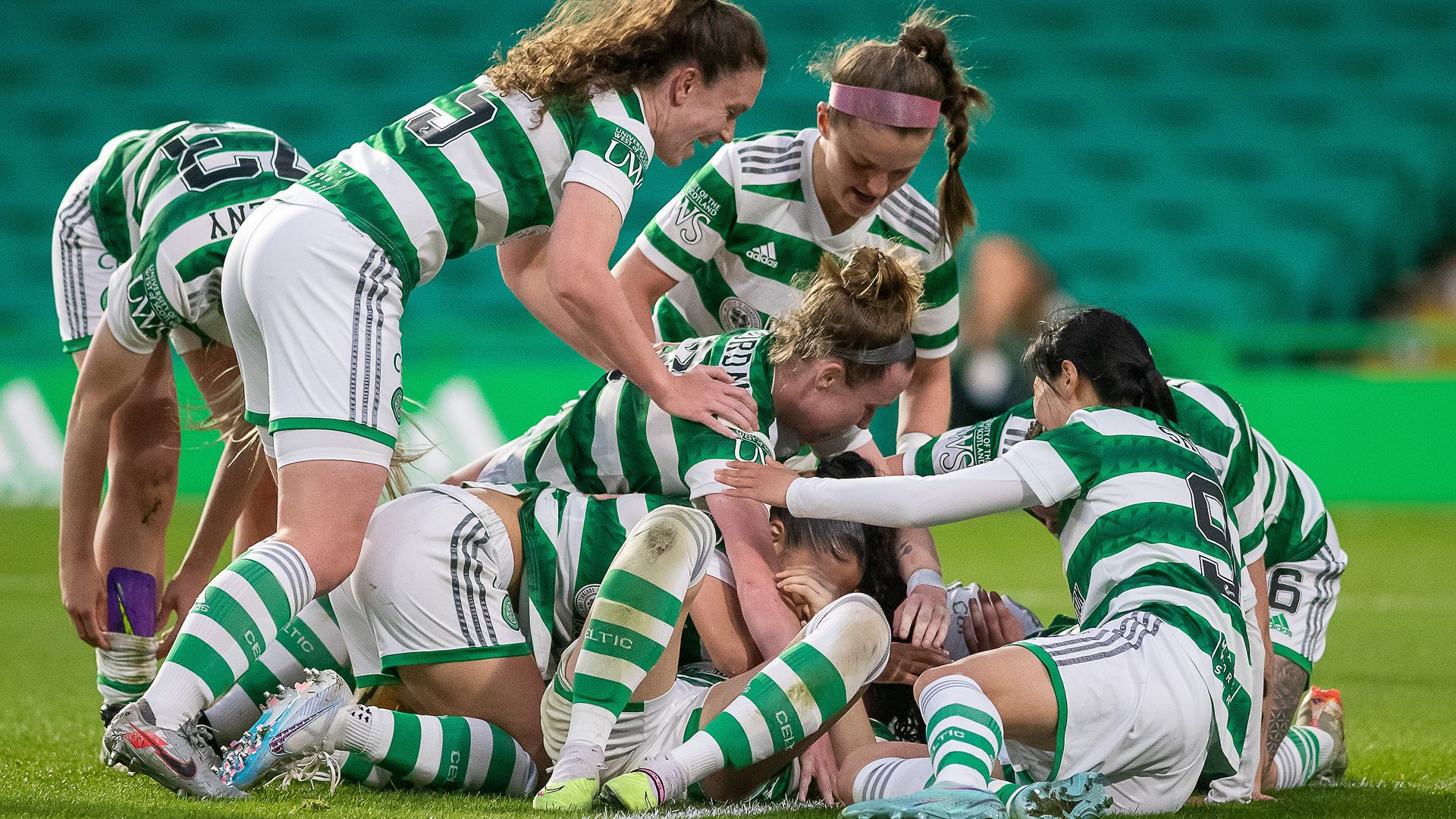 Celtic close gap on SWPL leaders Glasgow City to two points