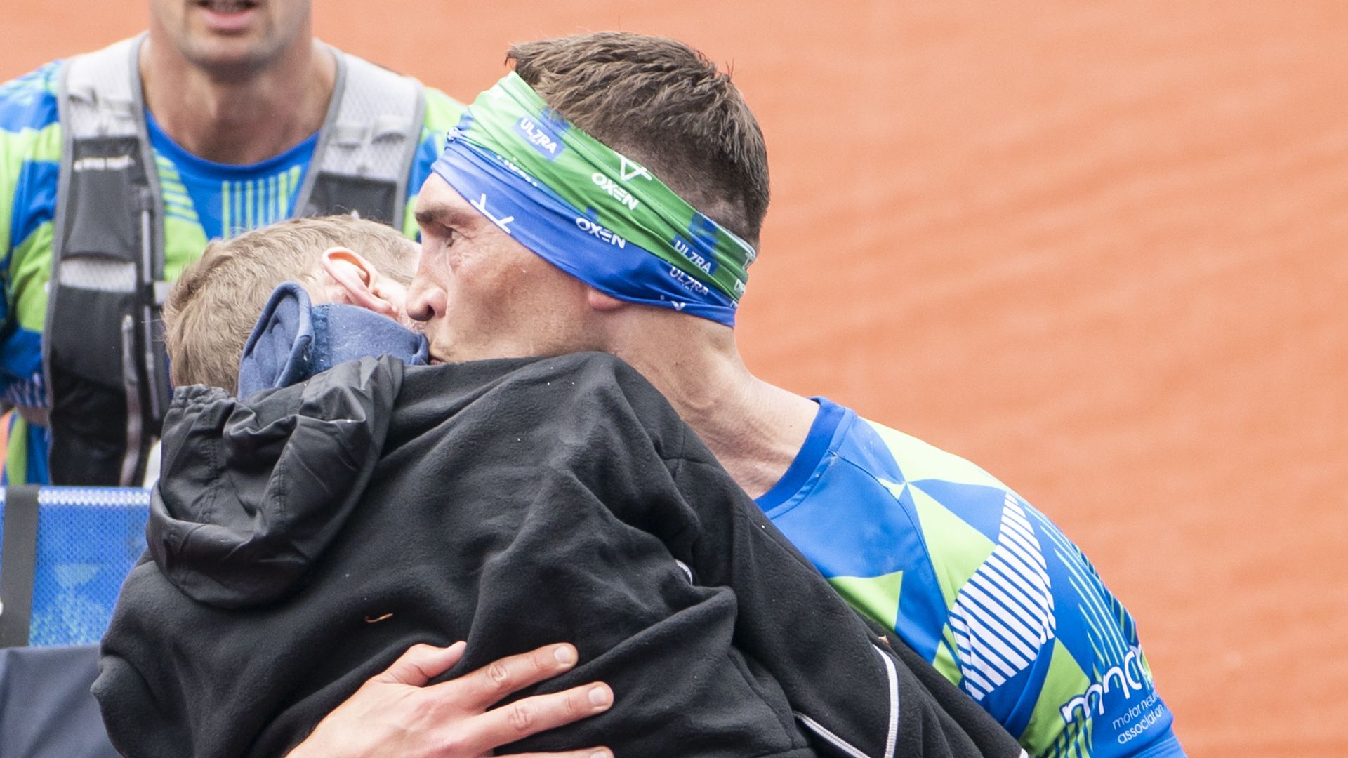 Sinfield emotionally carries Burrow over finish line at Leeds Marathon