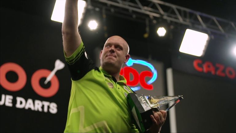 Eche un vistazo a lo mejor de la acción de la noche de las finales de la Premier League 2023 en Londres, donde Michael van Gerwen impresionó