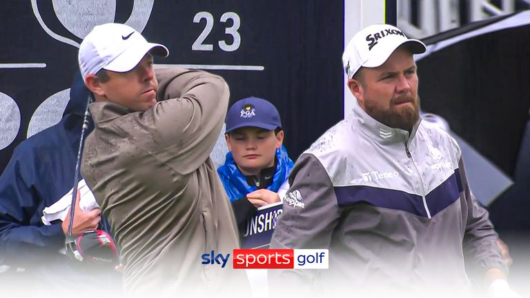 Rory McIlroy dan Shane Lowry menerima sambutan hangat di tee jelang putaran ketiga Kejuaraan PGA.... tetapi penyiar tidak menyebutkan nama mereka dengan benar.  