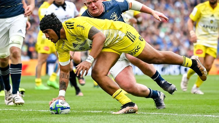 UJ Seuteni scored a crucial second La Rochelle try just before half-time 