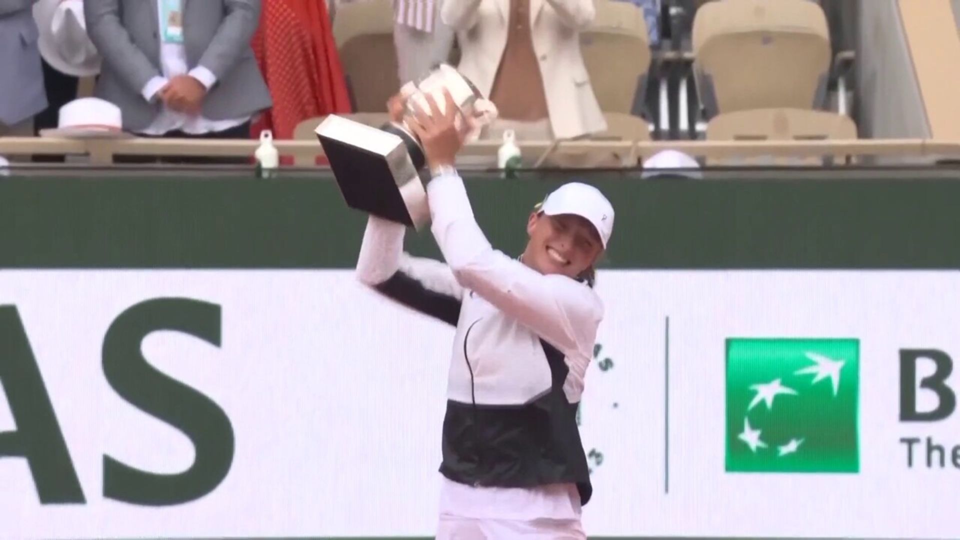 Swiatek claims third title! | French Open highlights