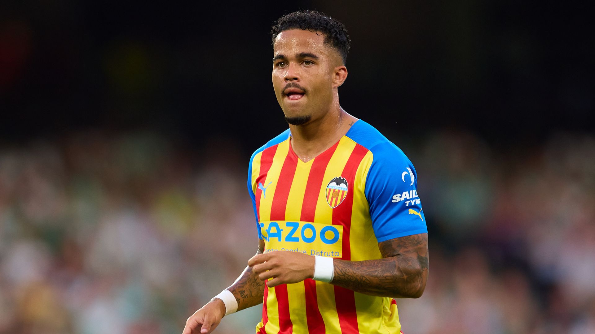 Bournemouth complete Kluivert signing from Roma