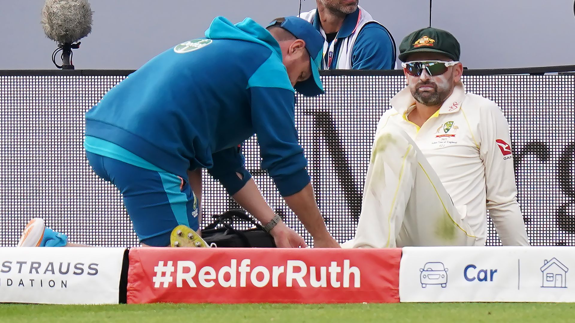 Lyon ruled out of Ashes with 'significant calf tear'